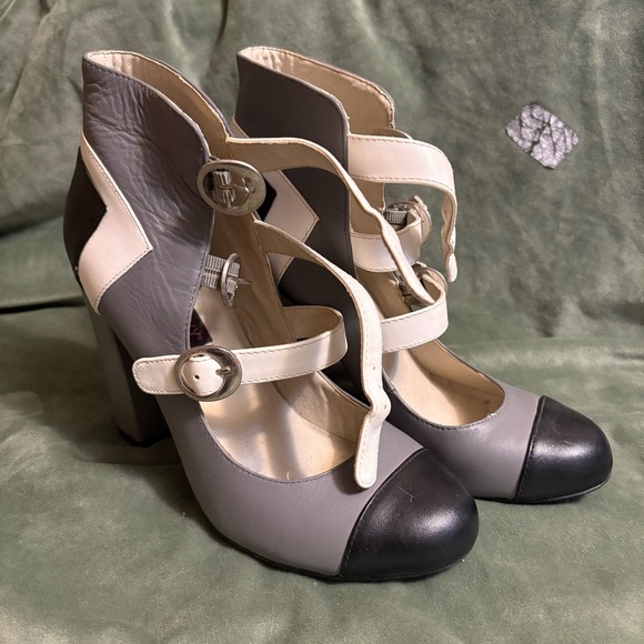 Mojo Moxy Colorblock Grey White Black Leather Strappy Heels, 7.5 - Picture 1 of 8
